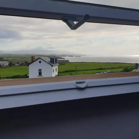 Atico En Con Vistas A La Playa. *